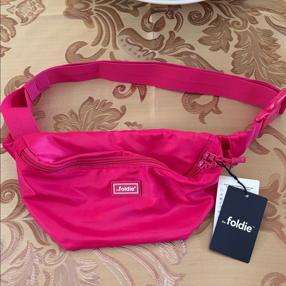The Foldie® Crossbody bag NWT
Compact yet surprisingly roomy.